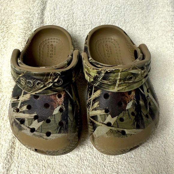 The Crocs Kids Toddler Size C 4 Baby Camo Slip On Clogs Unisex - Picture 1 of 9
